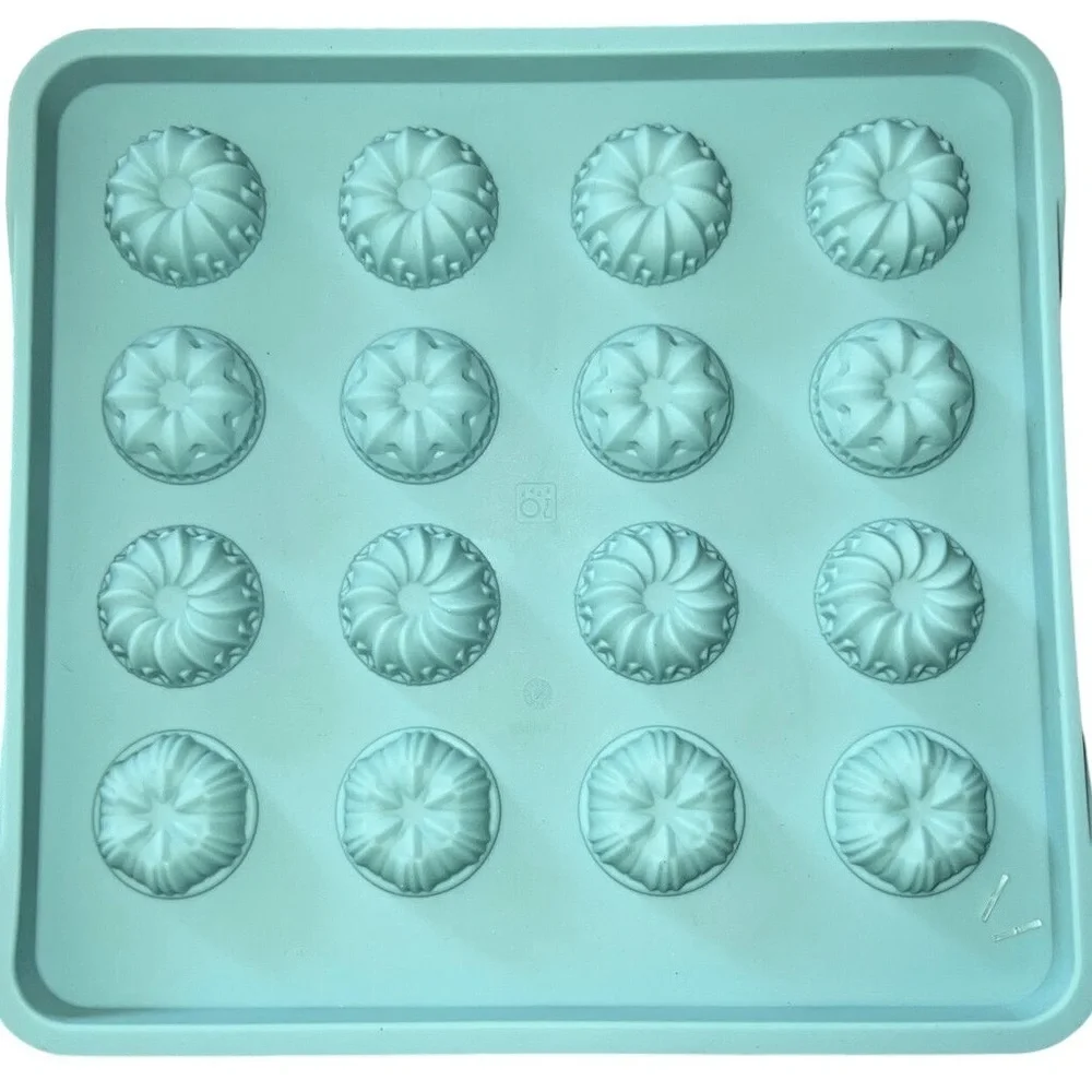 New & sealed pampered chef fluted chocolate mold